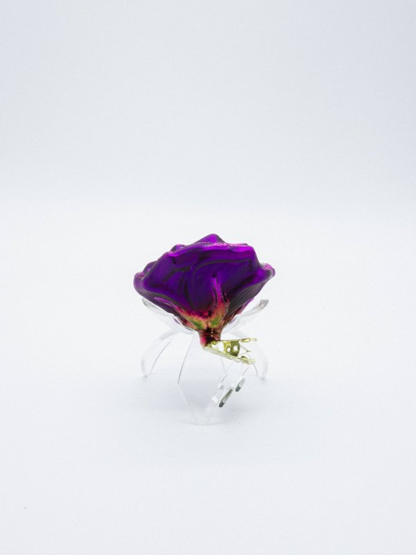 Rose am Clip in lila von der Seite
